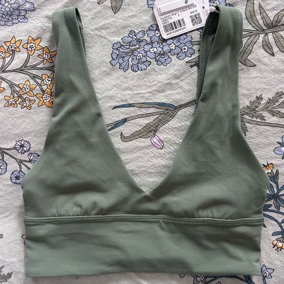 Size 2 Lululemon Align V-Neck Bra - Picture 1 of 3